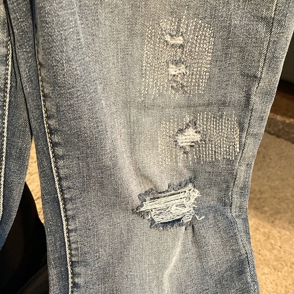Old Navy Kids karate slim Distressed Jeans with built in flex max. - Picture 7 of 10